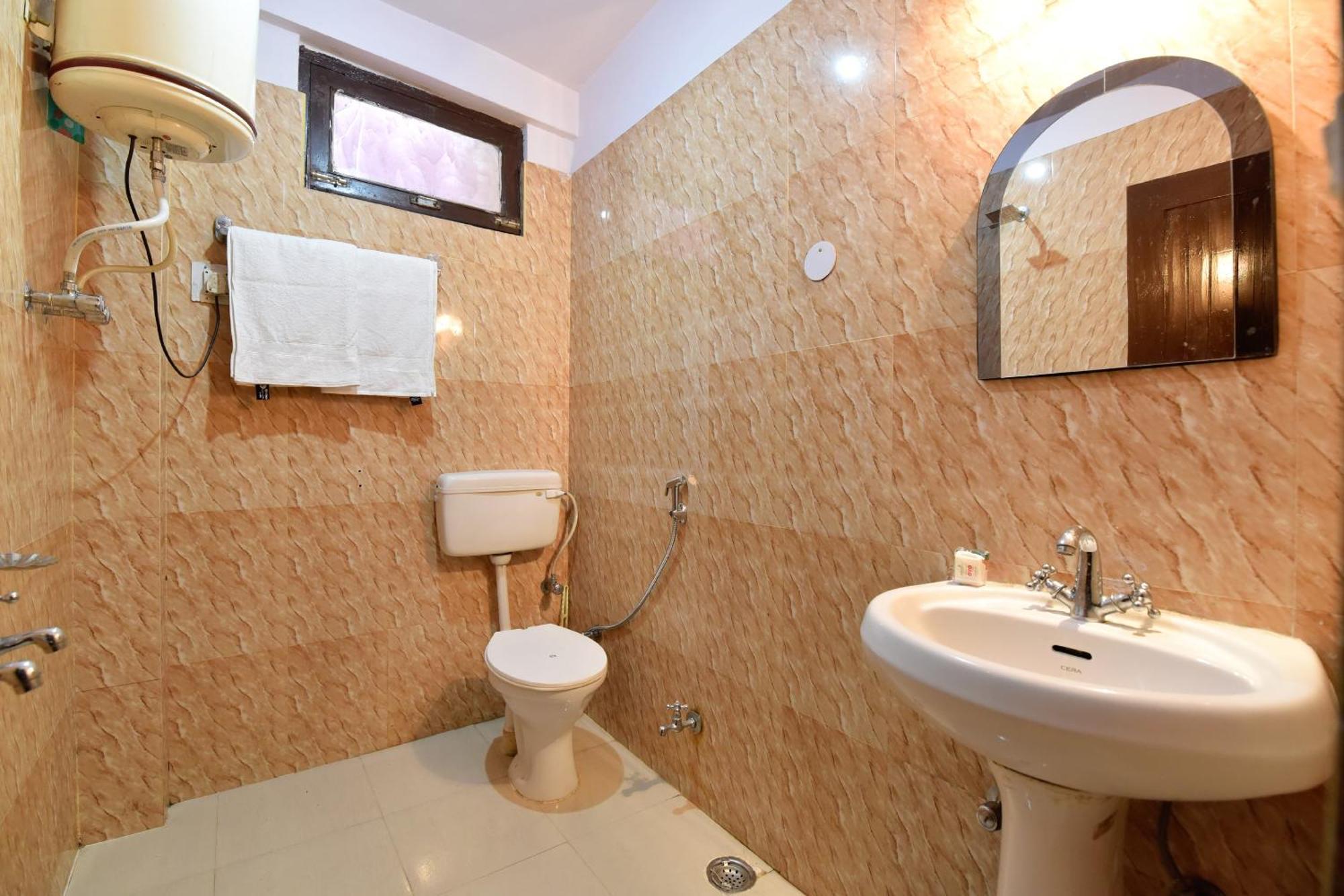 Oyo Hill View Hotel Manāli Екстериор снимка