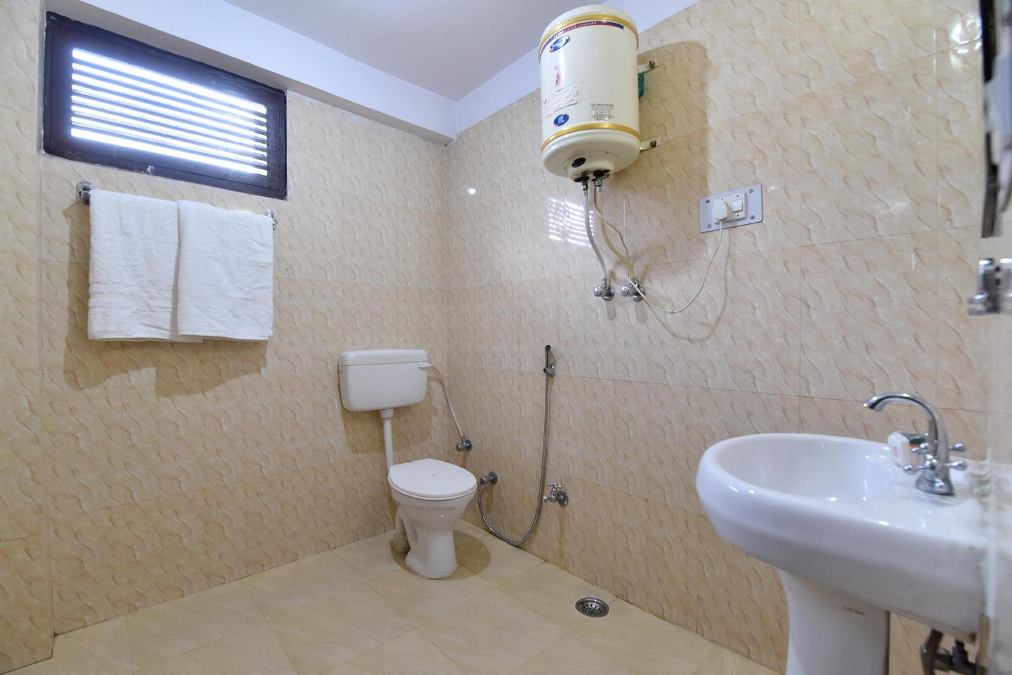 Oyo Hill View Hotel Manāli Екстериор снимка